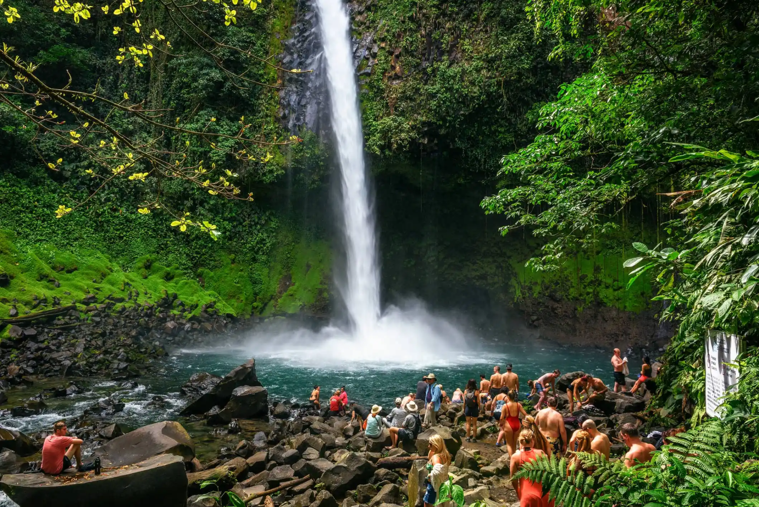 La Fortuna Waterfall near arenal 